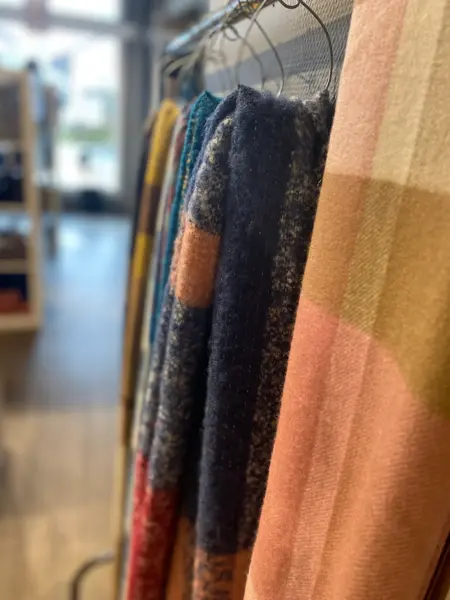 Skjerf i forskjellige farger