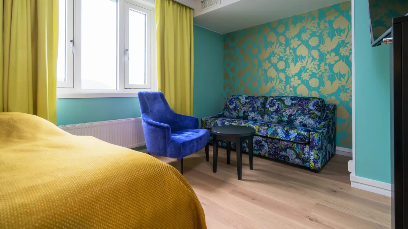 Sittegruppe med sofa og stol i superior rom på Thon Hotel Nidaros i Trondheim
