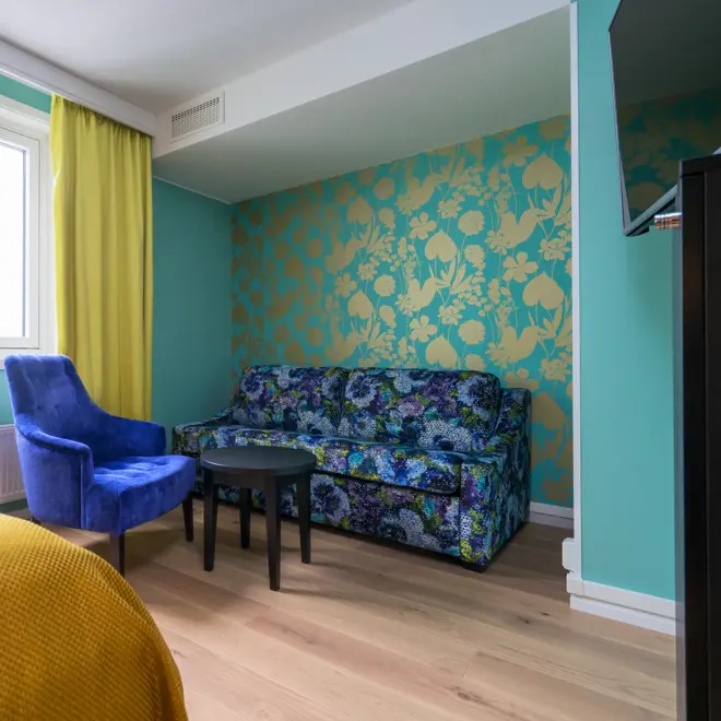 Sittegruppe med sofa og stol i superior rom på Thon Hotel Nidaros i Trondheim
