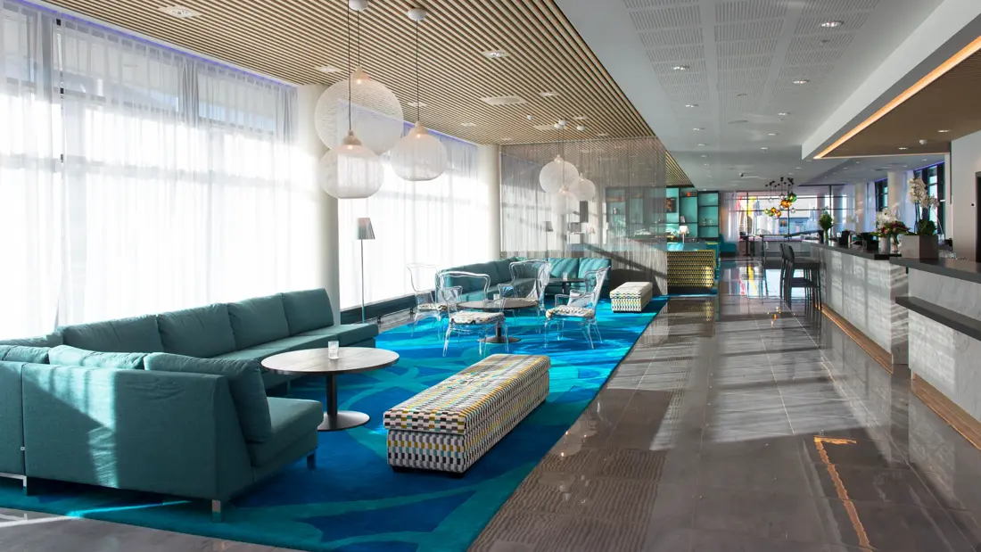 Sittegruppe i lobby på Thon Hotel Fosnavåg