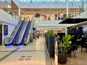 AMFI Borg bilde av fellesareal, med rulletrapper