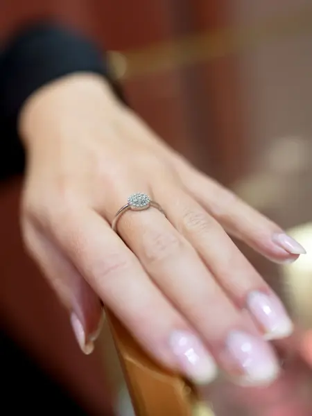 Diamantring fra maanesten