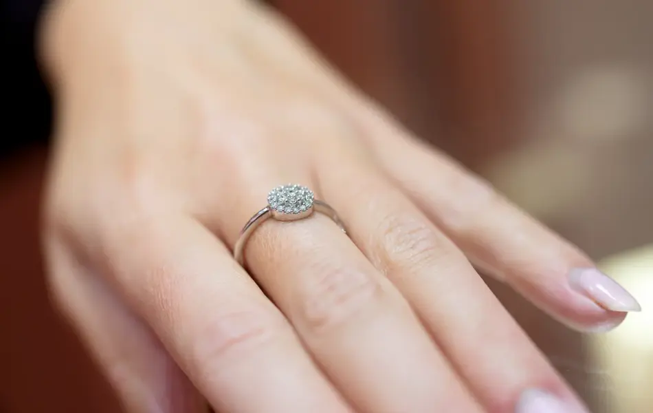 Diamantring fra maanesten