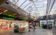 AMFI Verdal fellesareal, tatt i gang med takvinduer mellom butikker