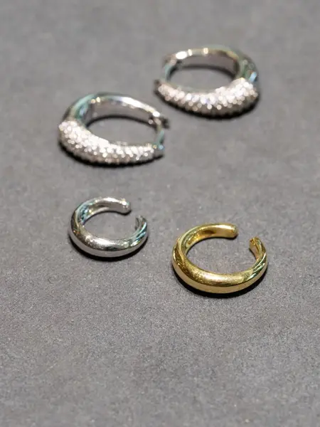 Nærbilde av øredobber