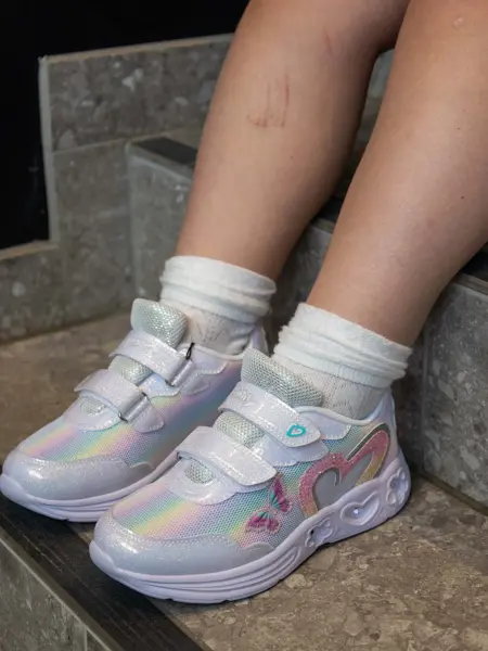 Bilde av barn i klær til skolestart