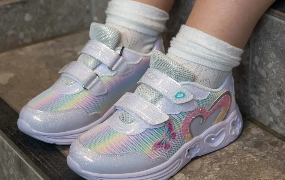 Bilde av barn i klær til skolestart