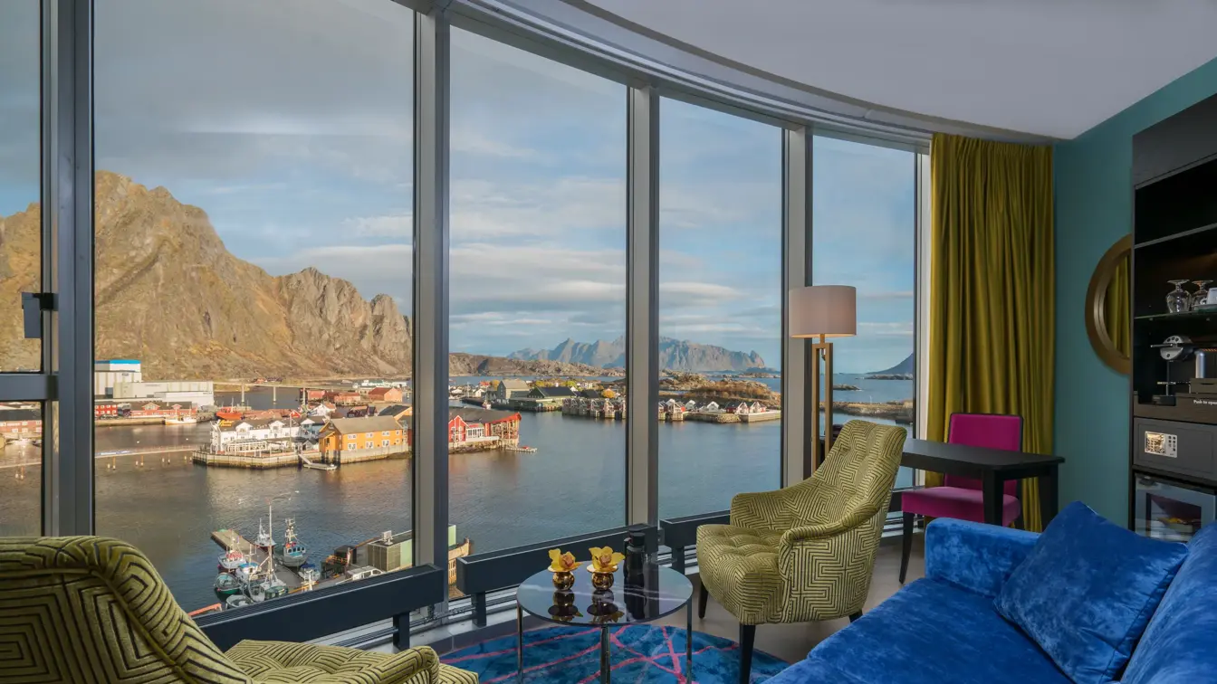 utsikt fra sittegruppe på buisness room på thon hotel lofoten i Svolvær