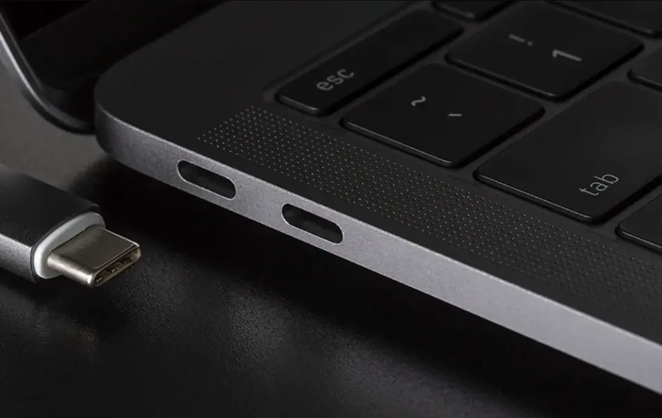 nærbilde av usb-c
