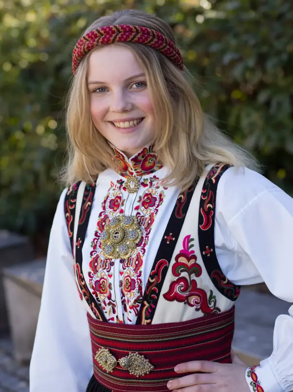 Jente i beltestakk