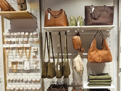 Varer på utstilling i butikken Accessorize