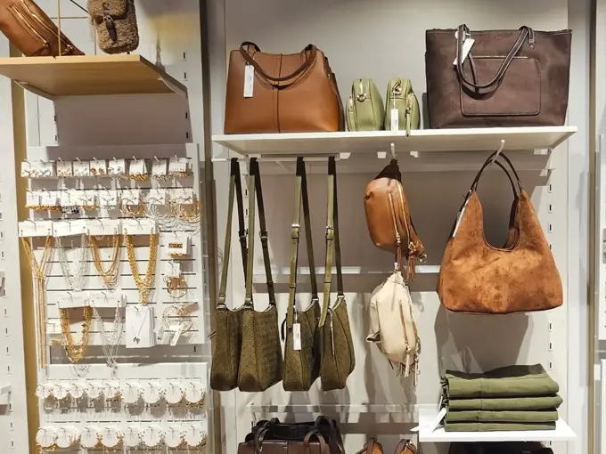 Varer på utstilling i butikken Accessorize