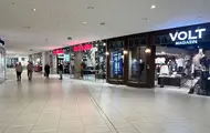 Bildet er fra kjøpesenteret Sørlandssenteret i Kristiandsand. Man ser et utvalg av butikkene på senteret.