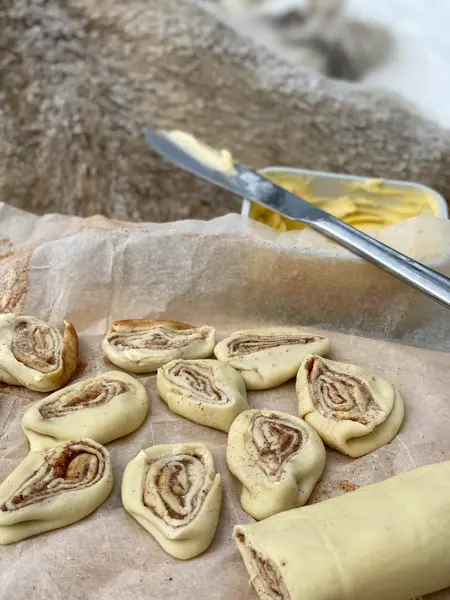 Kanelsnurrer laget av pizzadeig