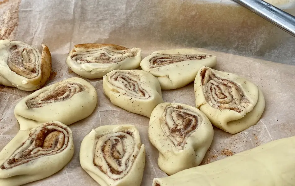 Kanelsnurrer laget av pizzadeig
