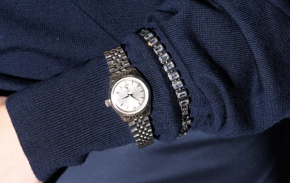 Sølvklokke fra Mockberg, Bjørklund. Armbånd fra Sif Jakobs, Mestergull.