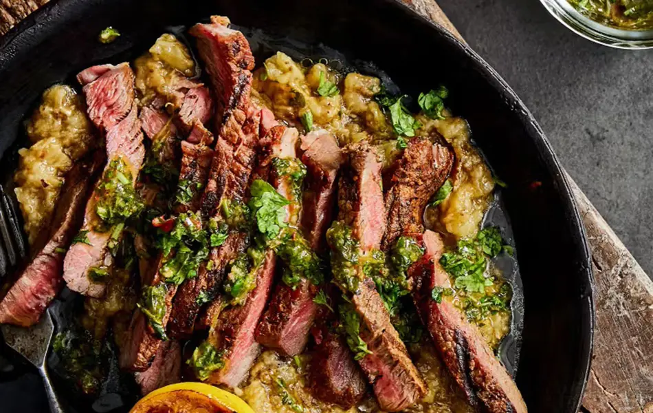 Grillet kjøtt på et fat