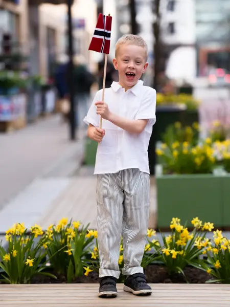 Barnemote 17 mai - inspirerende antrekk til gutt og jente på 17 mai
