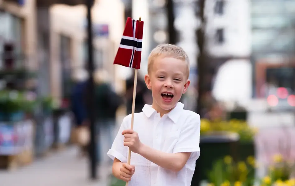 Barnemote 17 mai - inspirerende antrekk til gutt og jente på 17 mai