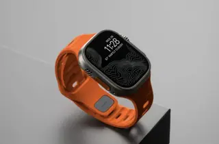 En Watch fra Apple i oransje.