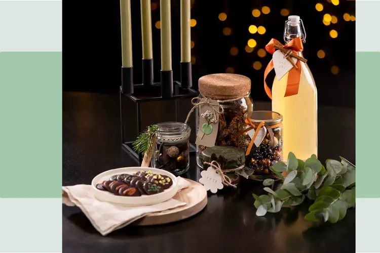 Eplegløgg, knekkebrød og julegodt