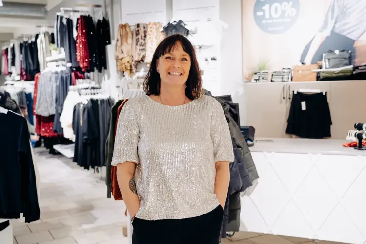 – Farge og glitter til alle du møter på din vei!