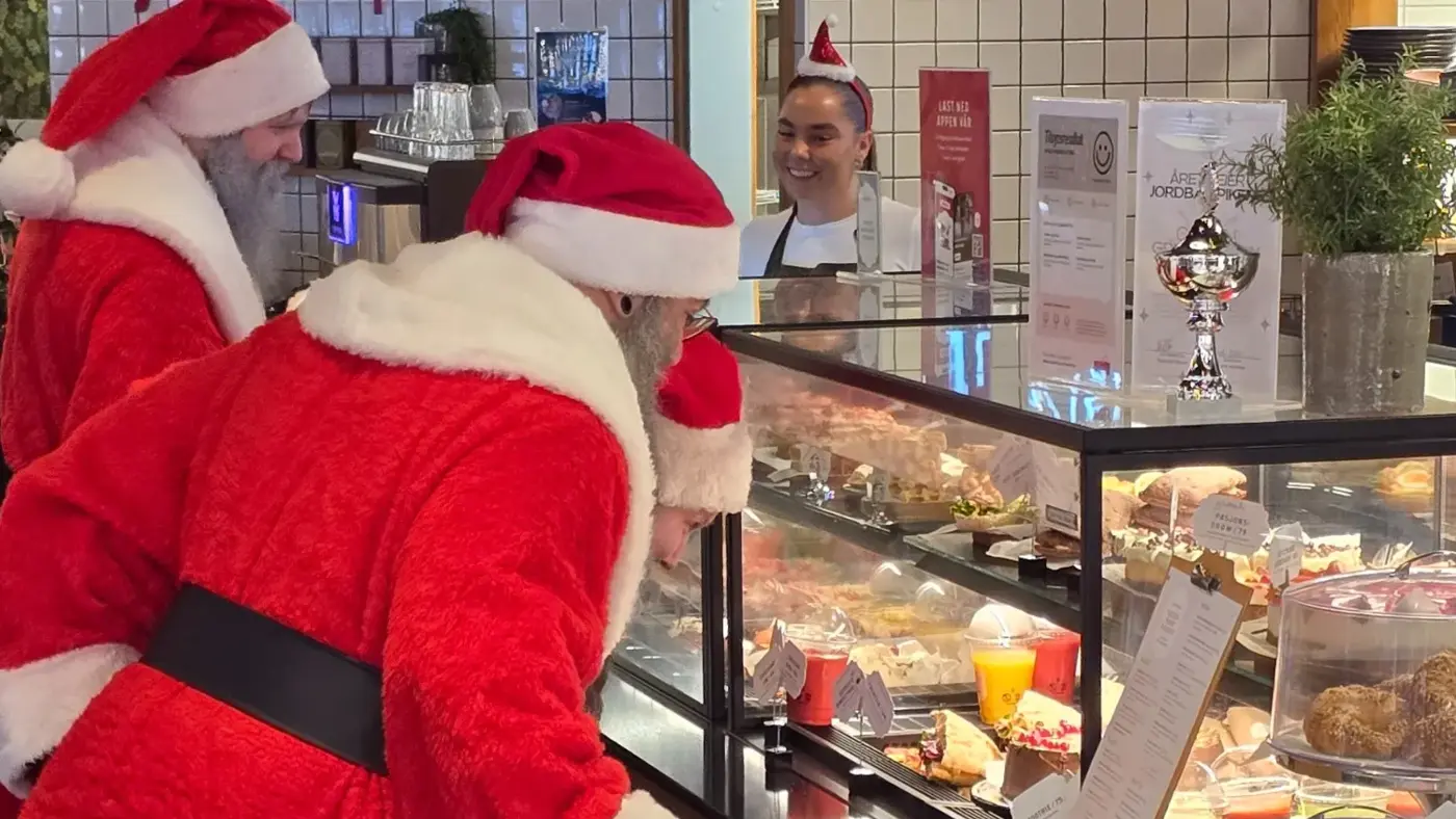 Skjeggnissene hos Jordbærpikene på Oasen Storsenter