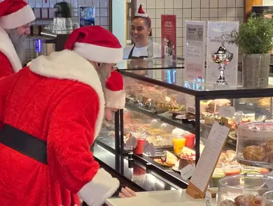 Skjeggnissene hos Jordbærpikene på Oasen Storsenter