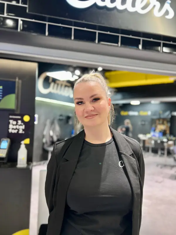 Annika_cutters_morsdag.jpeg