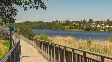Bilde av turområde Heggedal og Vollen sommerstid med sjø og natur