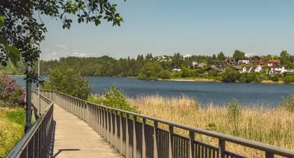 Bilde av turområde Heggedal og Vollen sommerstid med sjø og natur