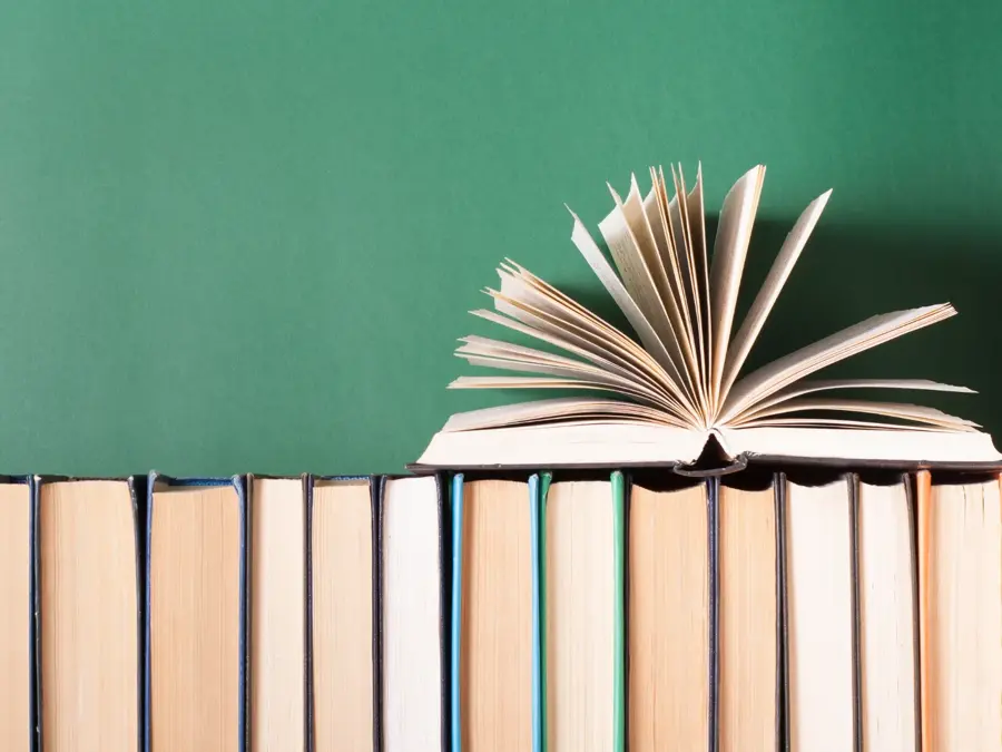 Bøker med grønn bakgrunn