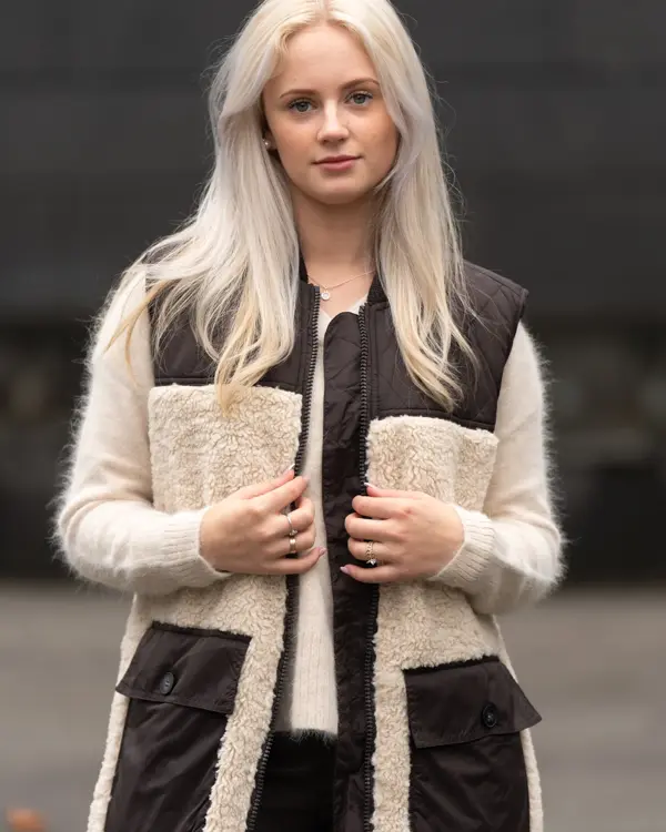 Litt Snob vest 1599 genser 1699 bukse 4400 sko 1699-91.jpg