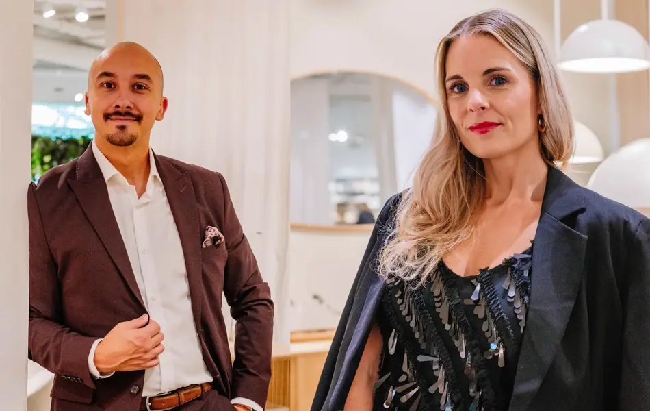 Dame og mann i festklær