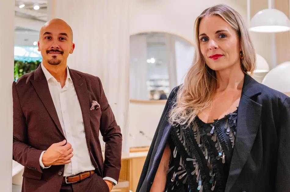 Dame og mann i festklær