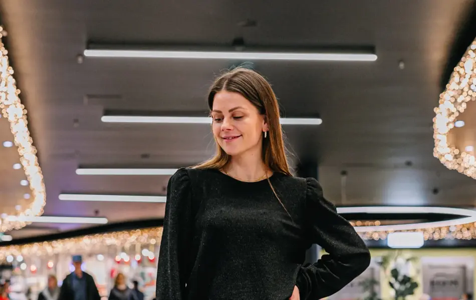 Dame i antrekk til nyttårsaften