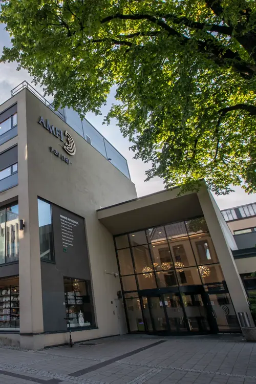 AMFI Larvik fasade, mot inngang