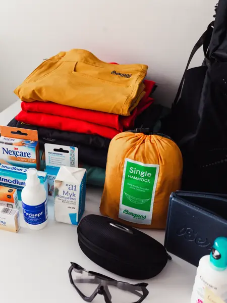 Solbriller, bademote og pakkeliste