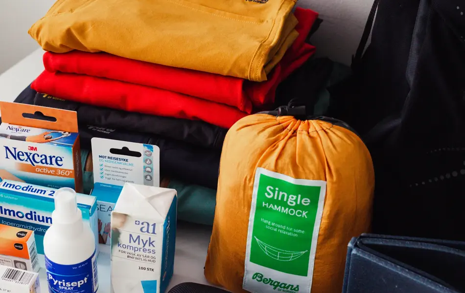 Solbriller, bademote og pakkeliste