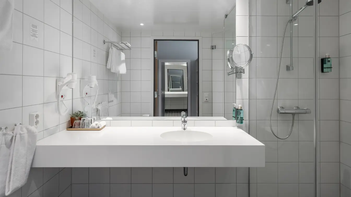 Thon_Hotel_Sortland_Business_Room-Bad