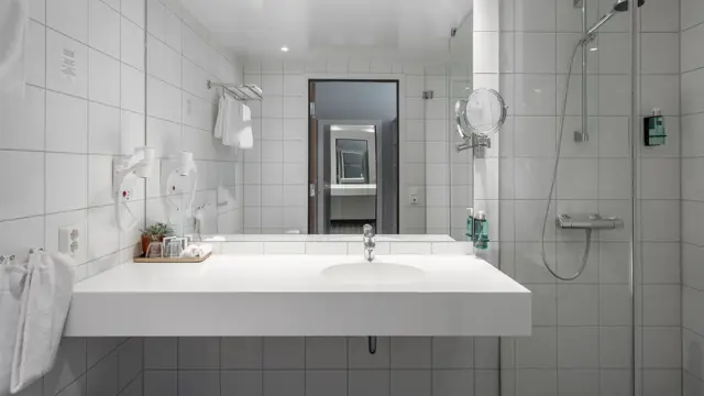 Thon_Hotel_Sortland_Business_Room-Bad