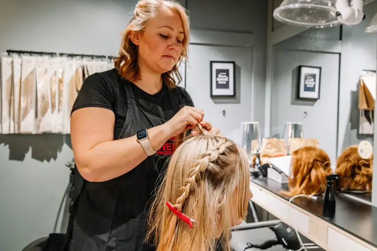 Nikita hjelper deg med stylingen til 17. mai! 