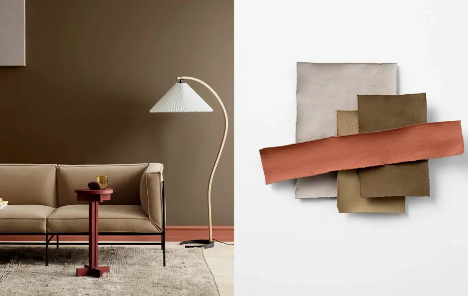Mosegrønn vegg med brun sofa foran, gulvlampe og lite bord. Stoffprøver i ulike farger.