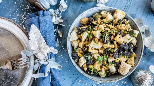 Bolle med stuffing til kalkun sett ovenfra.