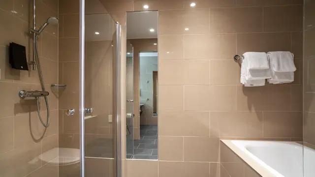 Thon_Hotel_Oslo_Airport_Bad_suite