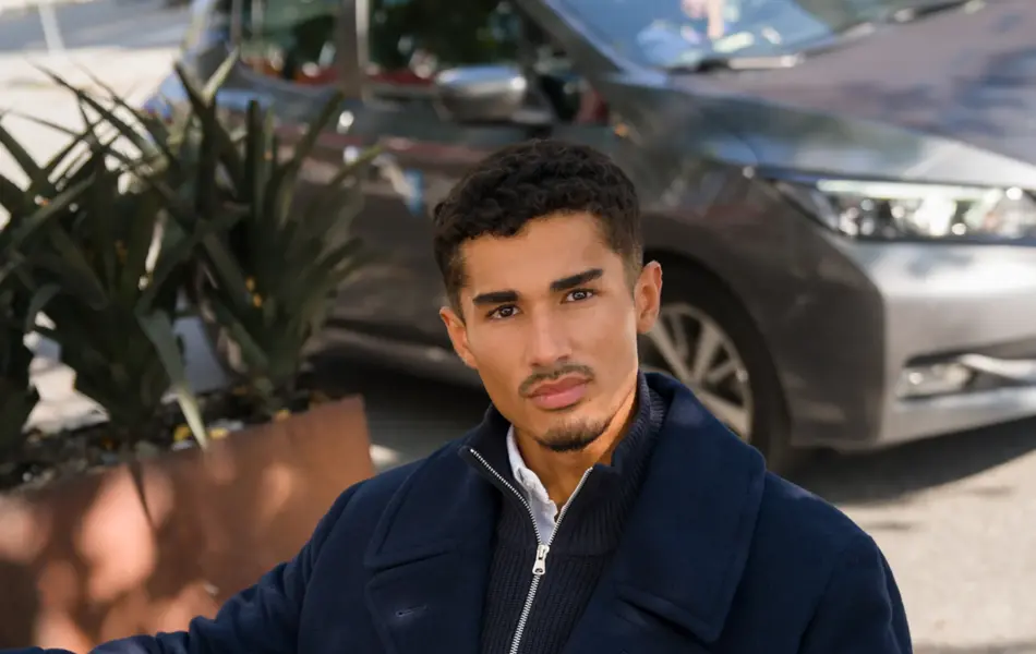 Mann viser høstmote