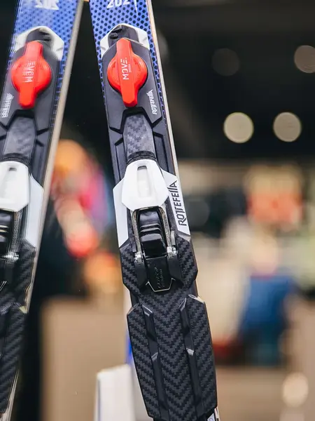 Bilde av bindinger på ski