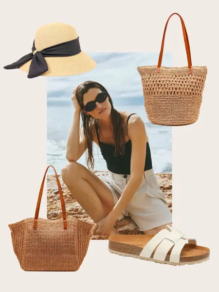 Stråhatt, to strå strandvesker, hvit sandal, dame på stranden i sort topp og beige shorts