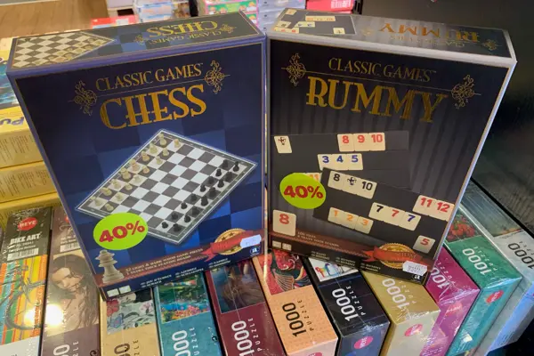 sjakk og rummy-spill