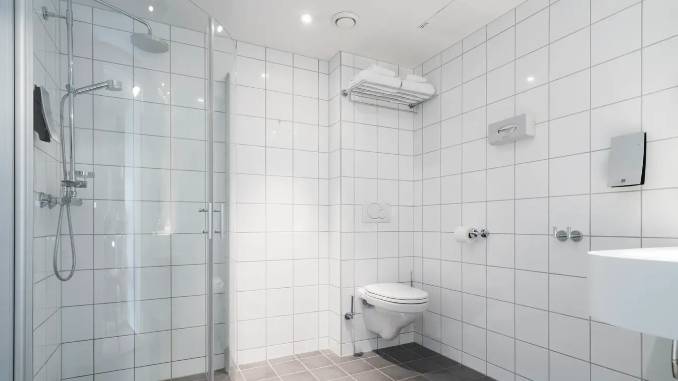 Bad med dusj i superior rom på Thon Hotel Nidaros